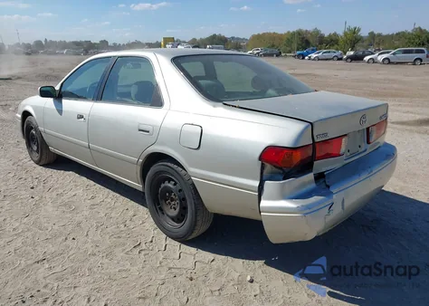 2000 Toyota Camry Le from USA, damaged, VIN 4T1BG22K0YU692369